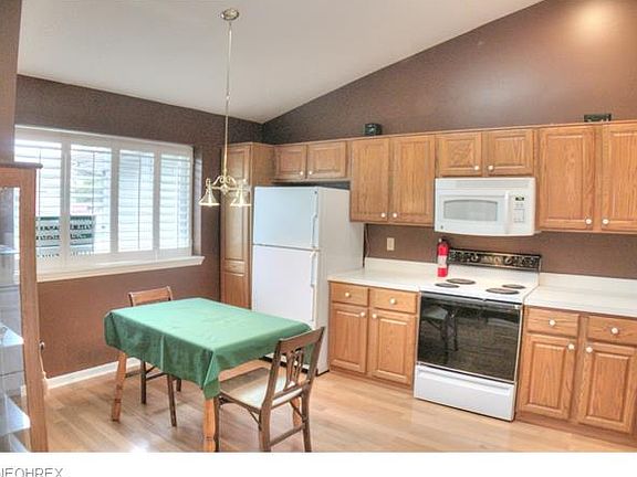 4th image of 1098 Drummond Ct