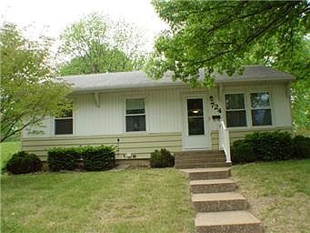 3rd image of 724 N Westwood Dr