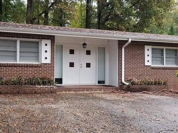 2703 Kings Park Circle