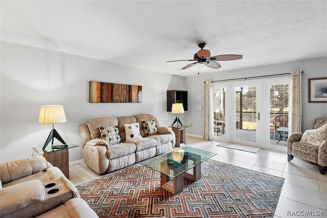 2 bed, 2.5 bath, 1320 sqft, $1,850 — Photo 2