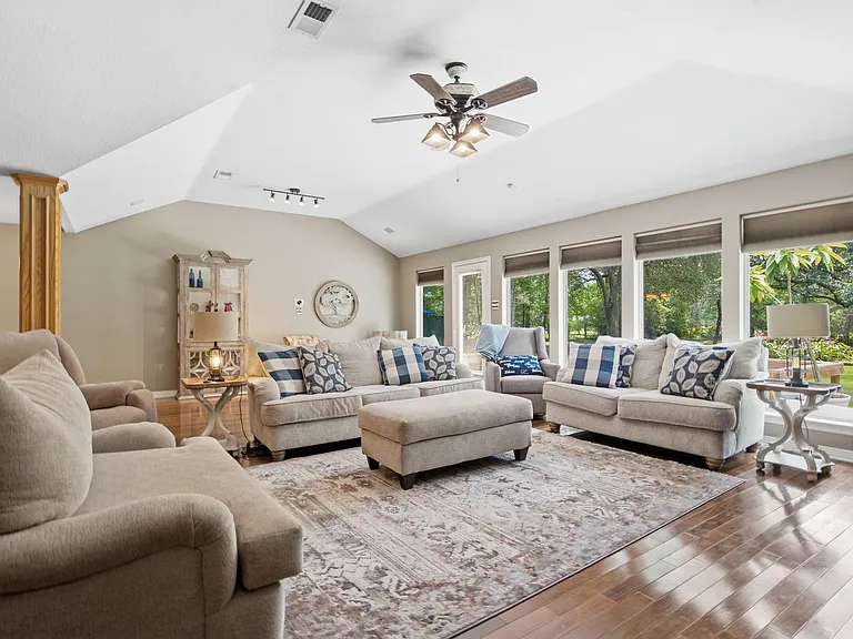 223 Pin Oak Ln — Photo 14