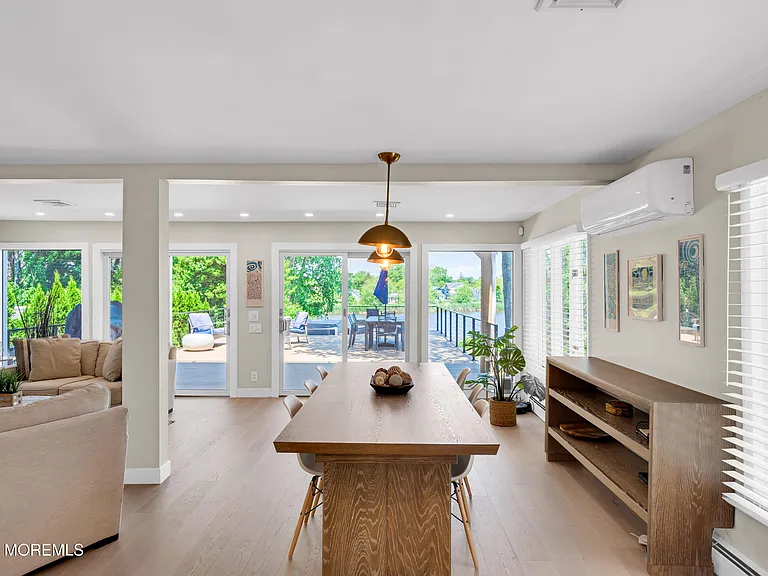637 Beacon Blvd — Photo 10