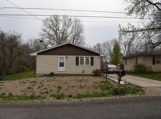 1 Carolyn St, Glen Carbon, IL 62034