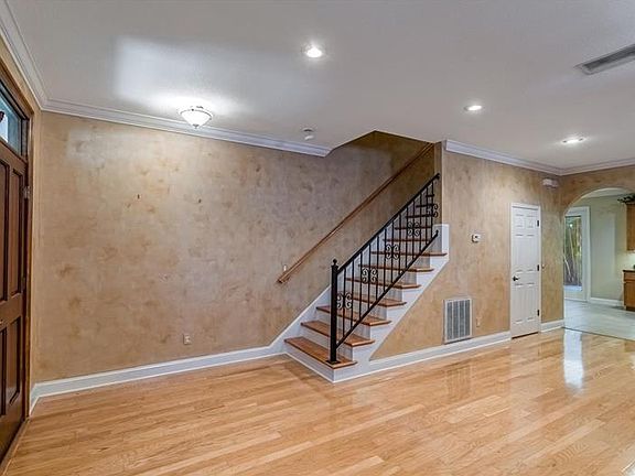 4th image of 2918 W Trilby Ave