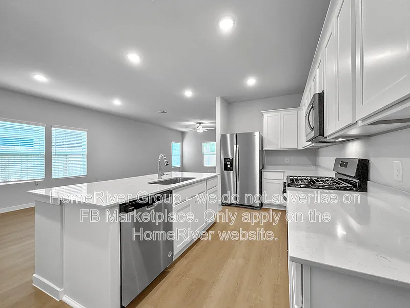 4 bed, 2.5 bath, 2260 sqft, $2,445 — Photo 3
