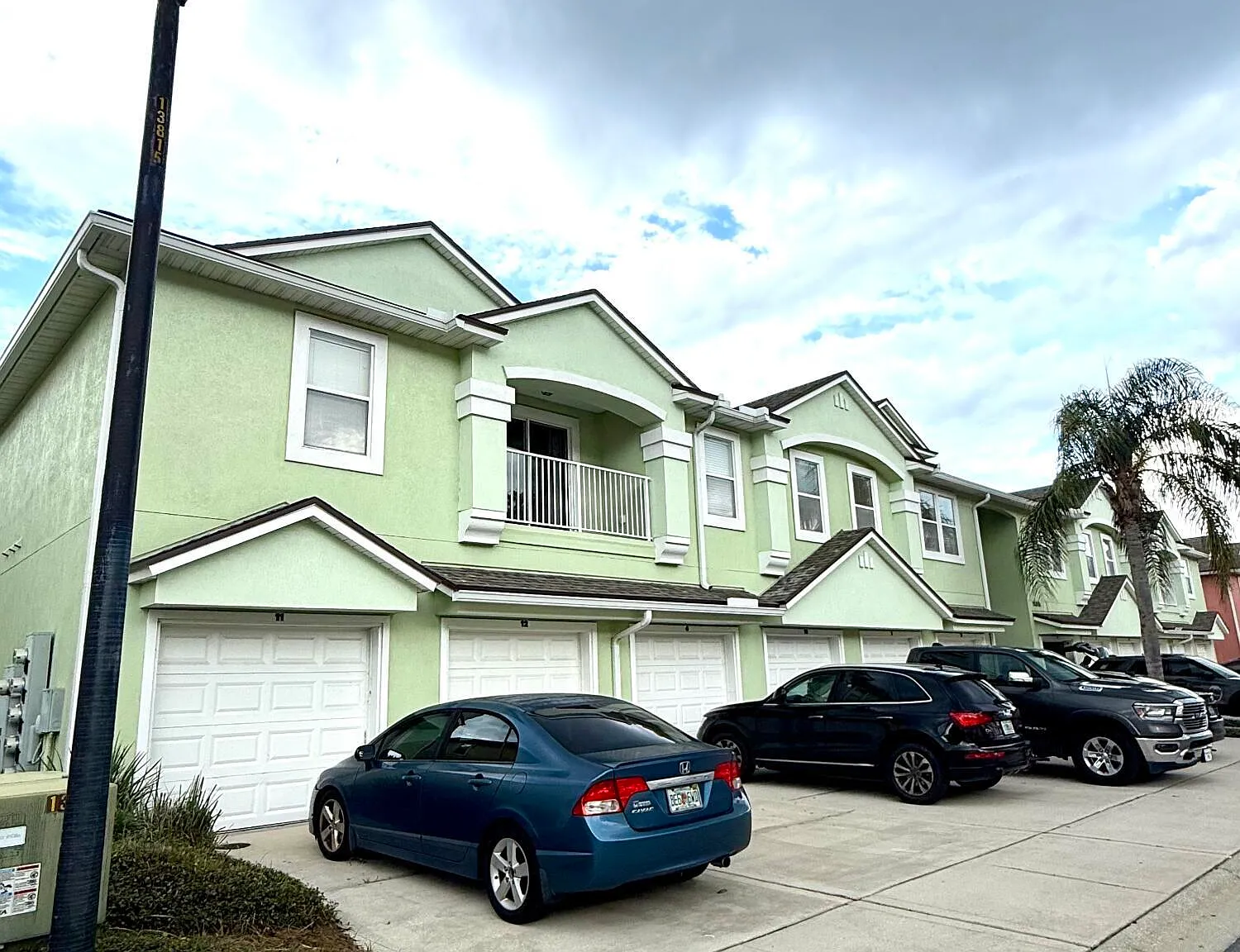 3 bed, 2.0 bath, 1354 sqft, $1,890 — Photo 2