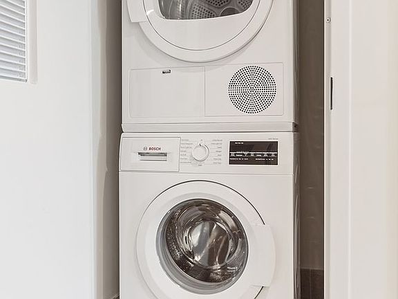 2nd image of 1007 Atlantic Ave APT 6D