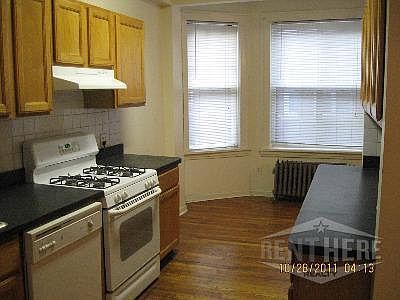 2nd image of 4042-44 W Addison St #40422