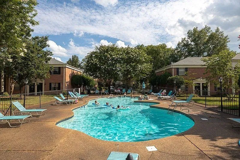 2 bed, 1.5 bath, 1088 sqft, $1,400 — Photo 2