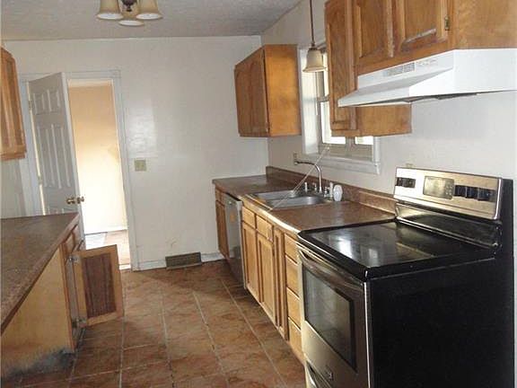 2nd image of 305 W Walnut St