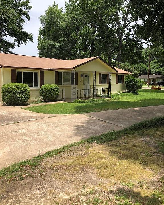 2nd image of 301 Azalea Dr