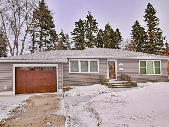 1519 Chestnut St, Grand Forks, ND 58201