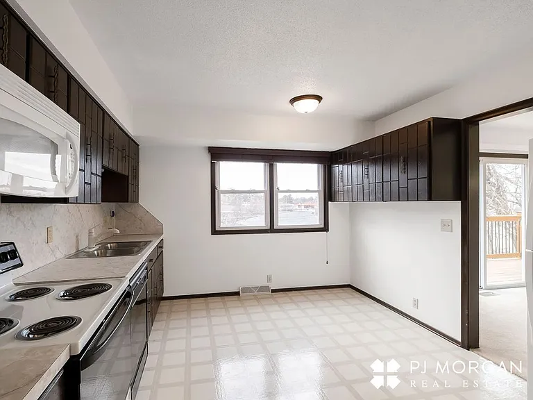 1312 S 118th St — Photo 32