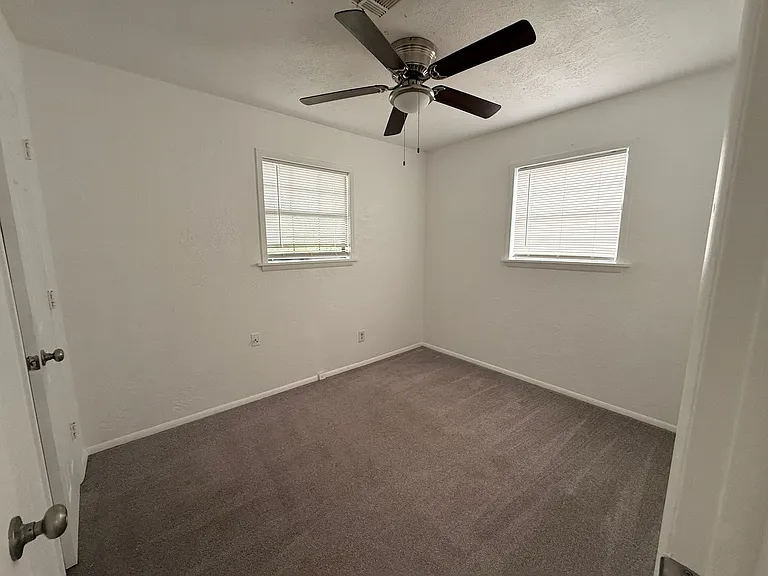6111 NW Euclid Ave — Photo 10