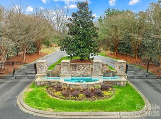 8334 Victoria Lake Dr, Waxhaw, NC 28173