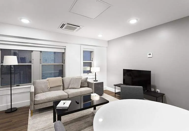 The Netherland Apartments — Photo 11