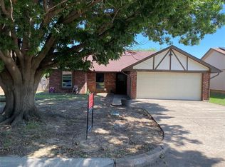 1704 S Bent Tree Trl, Grand Prairie, TX 75052