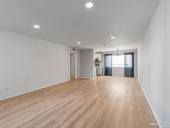 2nd image of 12801 Moorpark St Unit 203