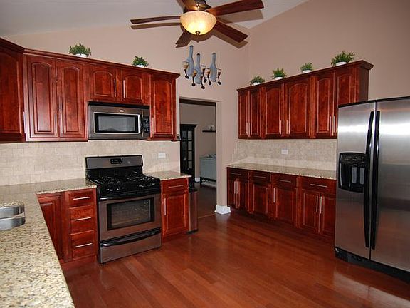 5th image of 15405 Pinto St