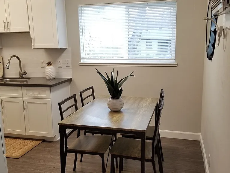 2412 Q St — Photo 5