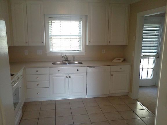 4th image of 157-B Emily Dr