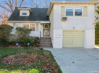 38 Hausch Blvd, Roosevelt, NY 11575