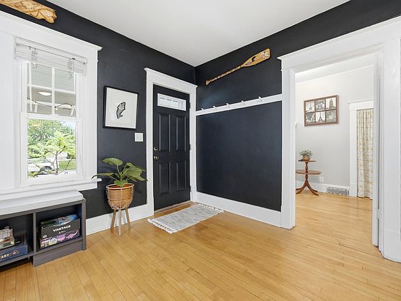 5th image of 905 3rd St N
