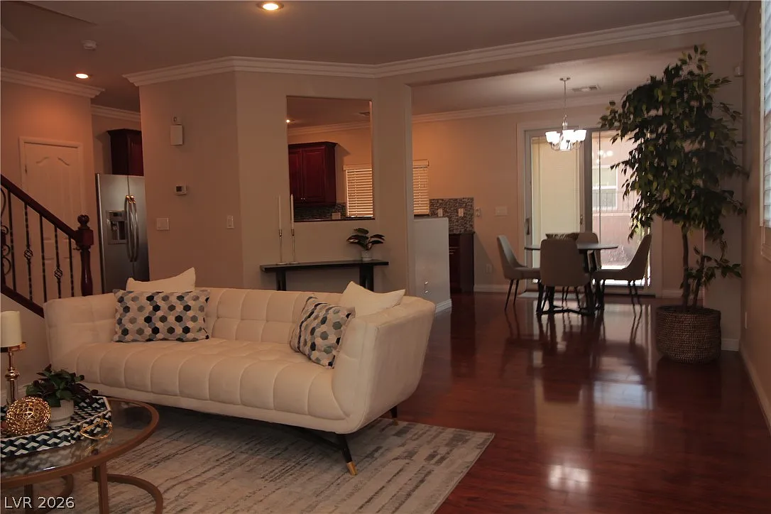 3 bed, 2.5 bath, 1674 sqft, $2,350 — Photo 2