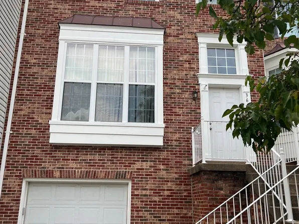 3648 Bracknell Dr, Woodbridge, VA 22192