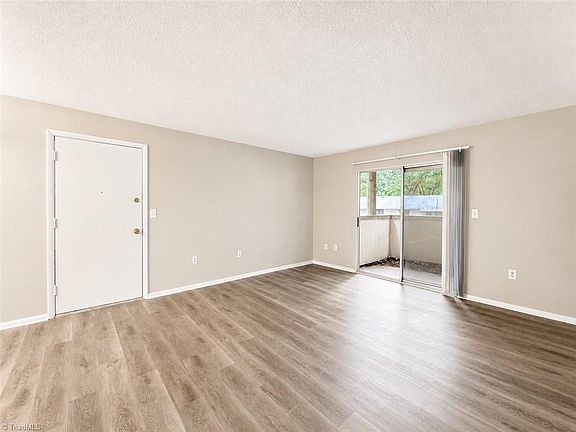 3rd image of 2235 Sunderland Rd APT 98C