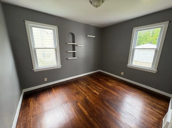 5210 Cato St, Maple Heights, OH 44137