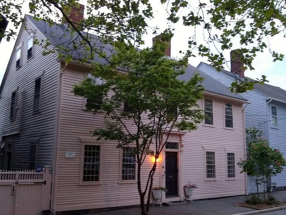 Benefit St. street View.