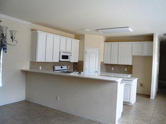 3rd image of 1610 Wildflower Dr