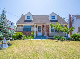 208 Brown St, Valley Stream, NY 11580