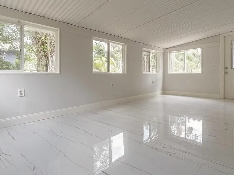 215 Delray Ave — Photo 8