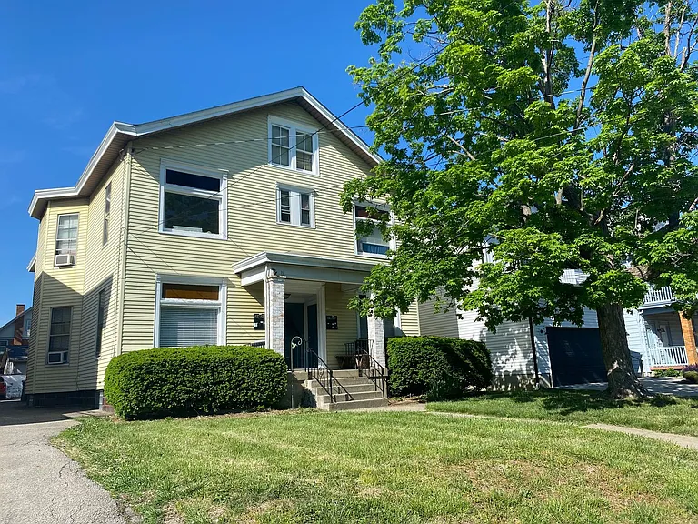 2420 Kenilworth Ave — Photo 2