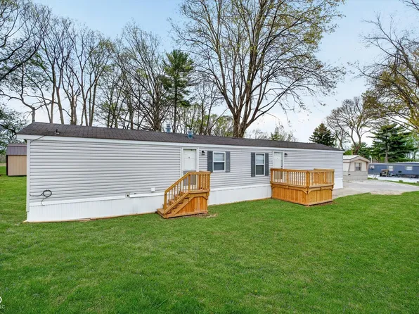 48 Echo Lake West Dr, Mooresville, IN 46158