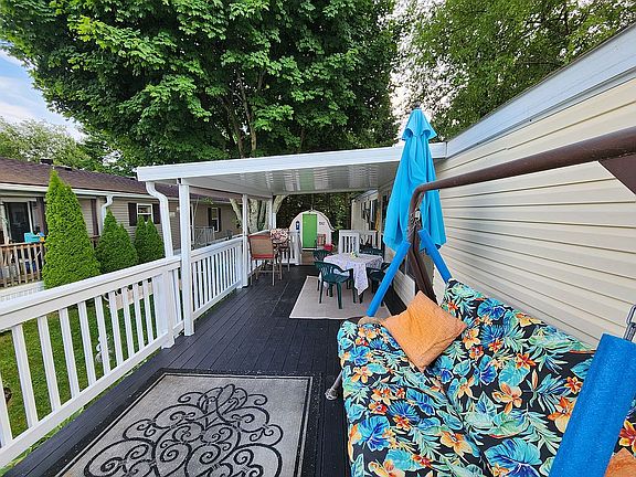 3rd image of 168 Shoreline Dr E