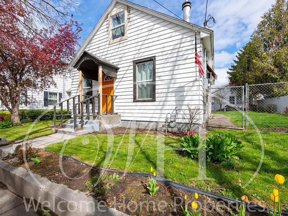 132 Malcolm St