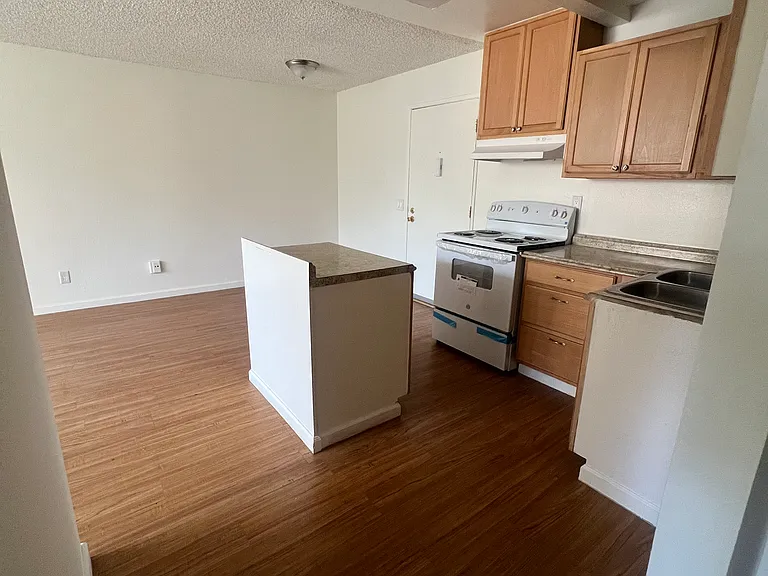 Lennox Lanai Apartments — Photo 15