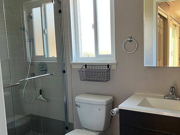 5th image of 152 Warren Dr APT 2