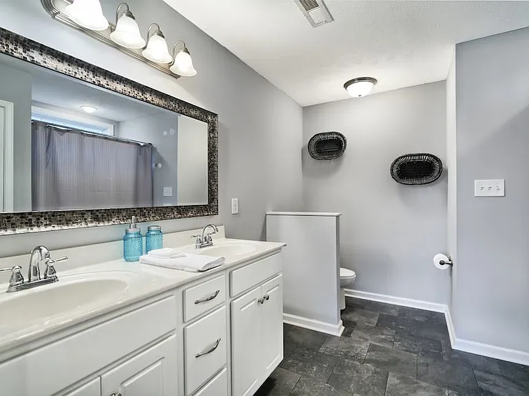 Azalea Dr — Photo 4