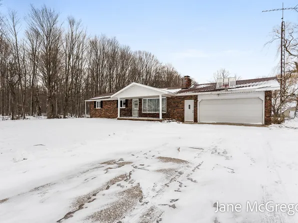 8616 S 56th Ave, Montague, MI 49437