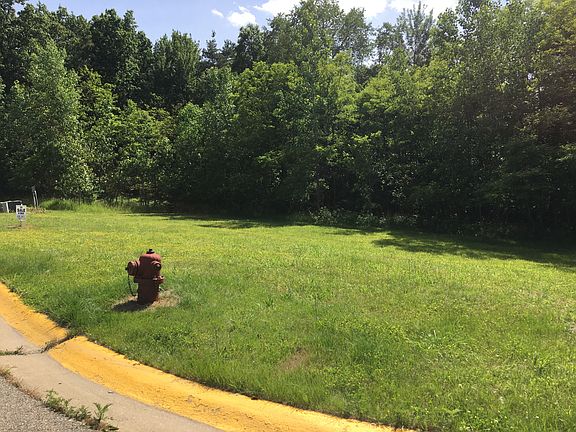3rd image of 702 Glen Oak Dr