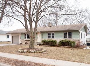 623 Sand Lake Rd, Onalaska, WI 54650