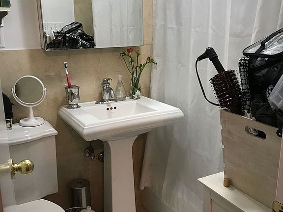 4th image of 111 Bank St APT 4R