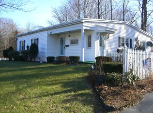 108 Meadowbrook Rd, Holyoke, MA 01040