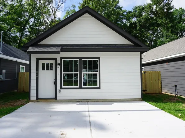 11538 Persimmon St, Willis, TX 77318