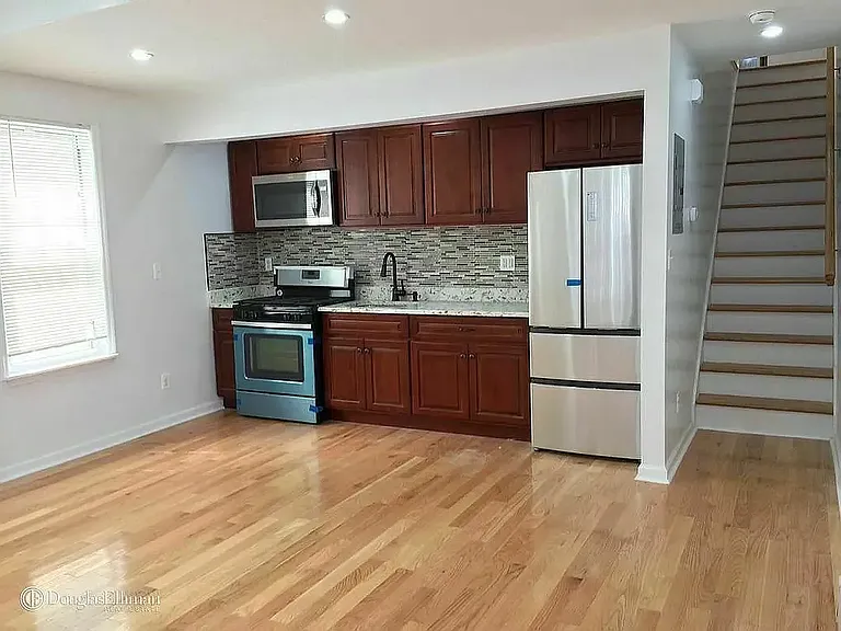 776 E 45th St #1 — Photo 2