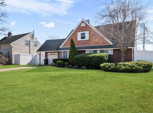 62 Polaris Dr, Levittown, NY 11756